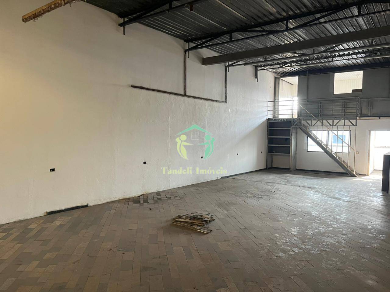 Depósito-Galpão, 305 m² - Foto 1