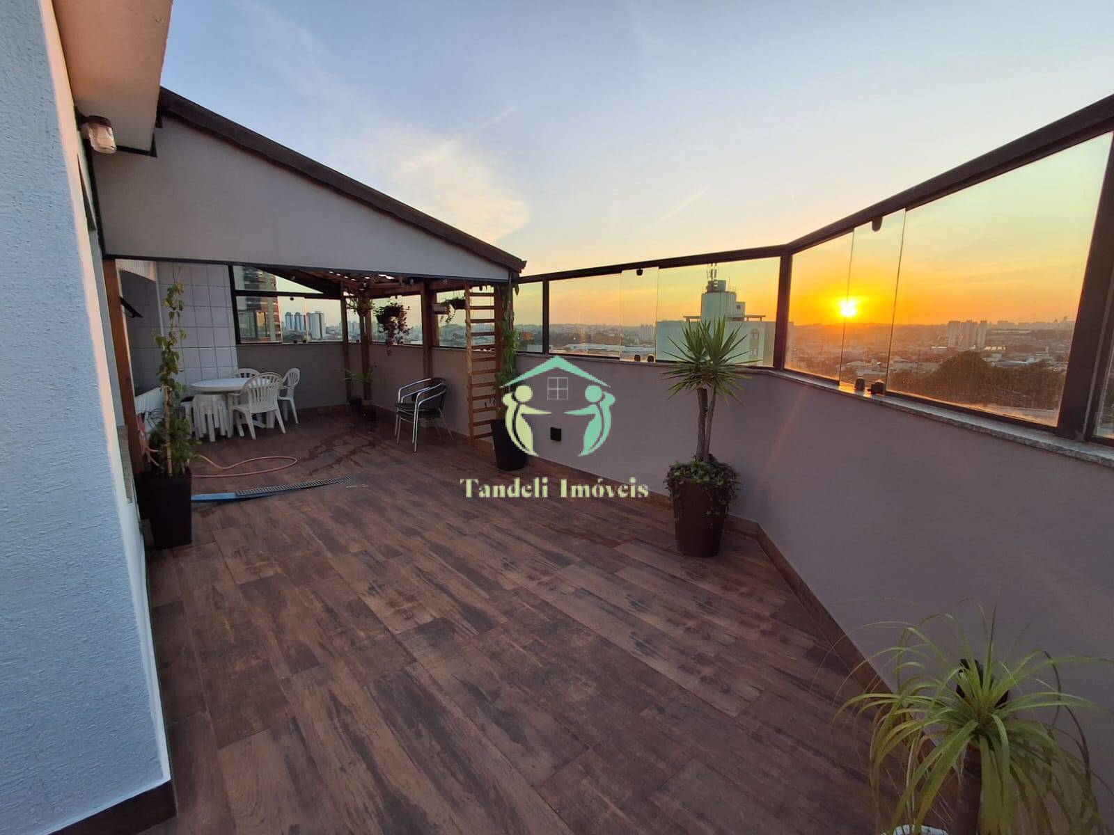 Cobertura, 3 quartos, 200 m² - Foto 1