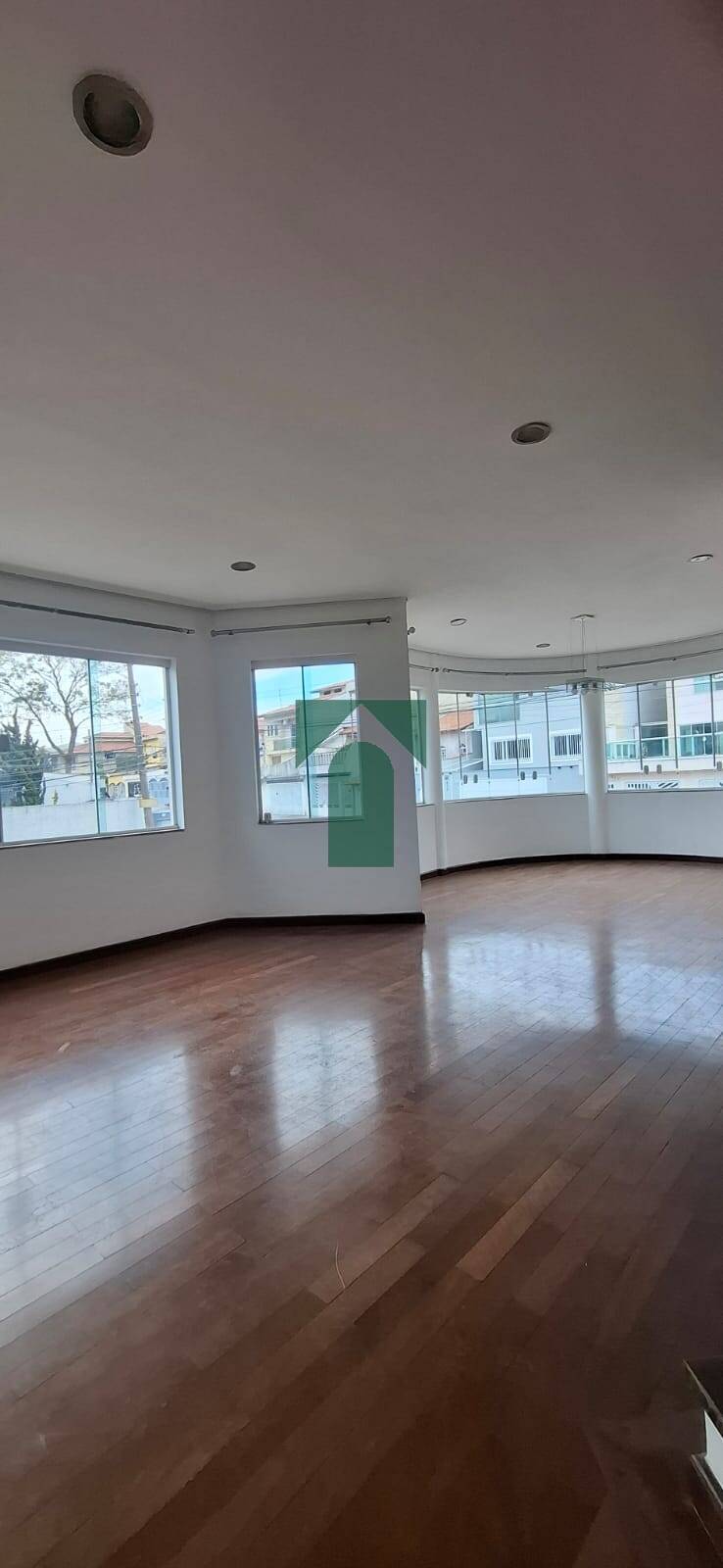 Sobrado, 3 quartos, 235 m² - Foto 1